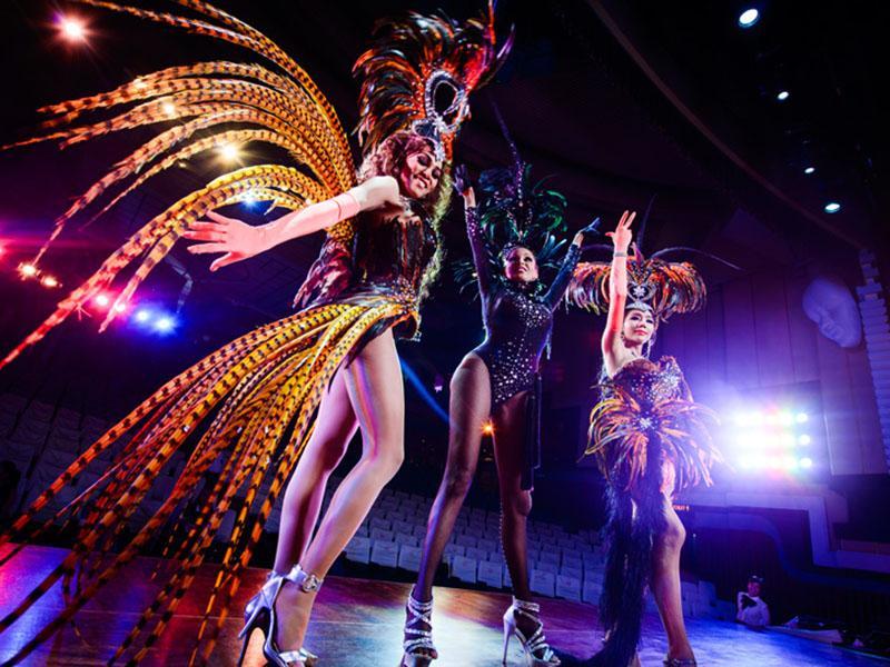 Шоу трансвеститов «Тиффани» — фото